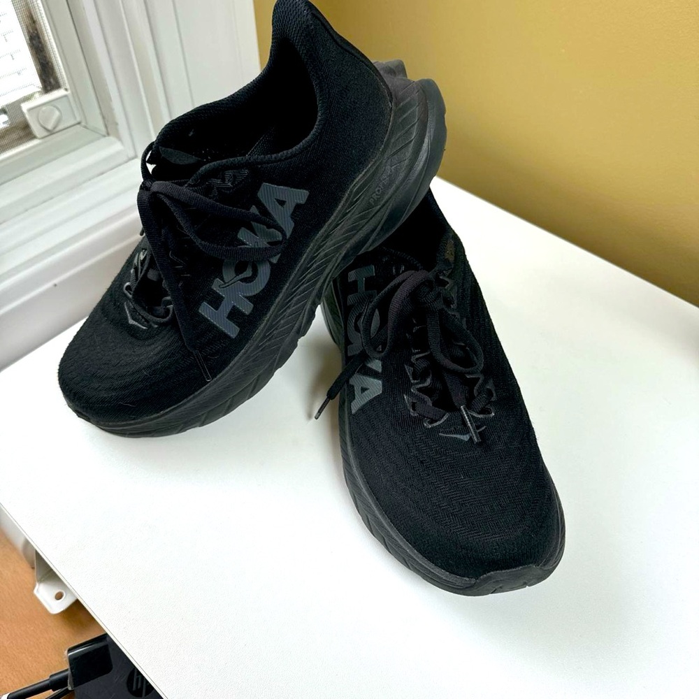 Black Hoka running shoes - W MACH 5.